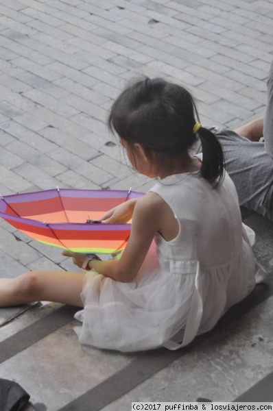 Niña descansando
Niña descansando del sol en la ciudad prohibida
