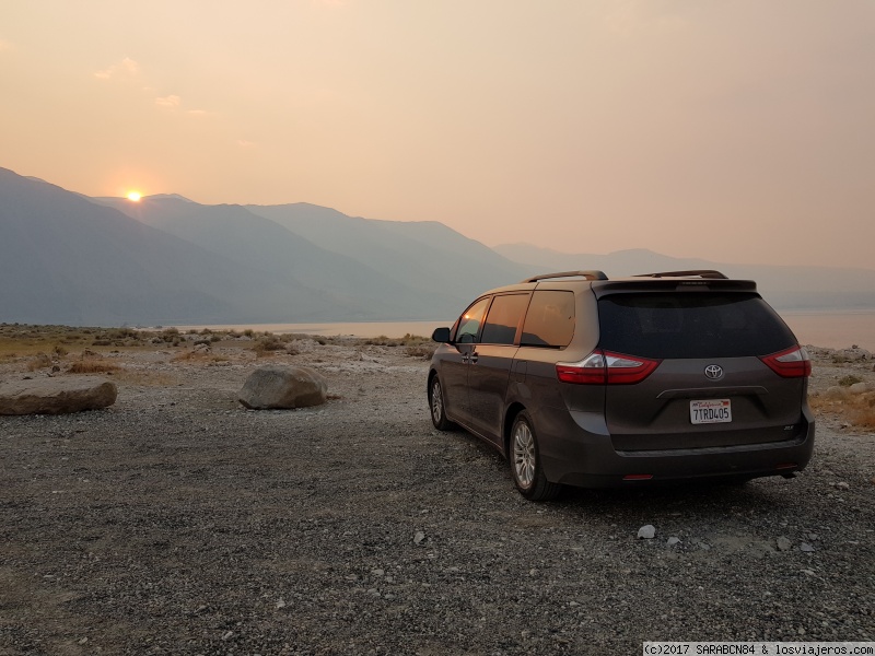 Foro de Mono Lake: Coche en Mono Lake