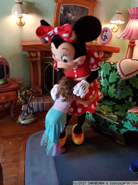 Abrazo con Minnie
Abrazo con Minnie
