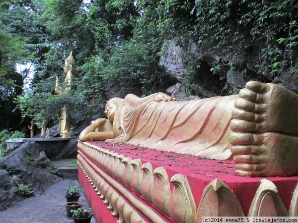 Escaleras en el Monte Phou Si, Luang Prabang
Buda reclinado durante las escalaras de acceso a la colina del Monte Phou Si, Luang Prabang
