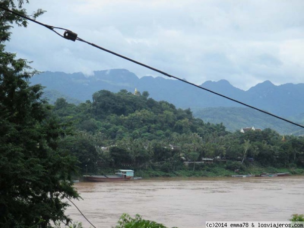 Vistas desde la orilla oeste de Luang Prabang
Vistas desde la orilla oeste de Luang Prabang, al otro lado del rio Mekong
