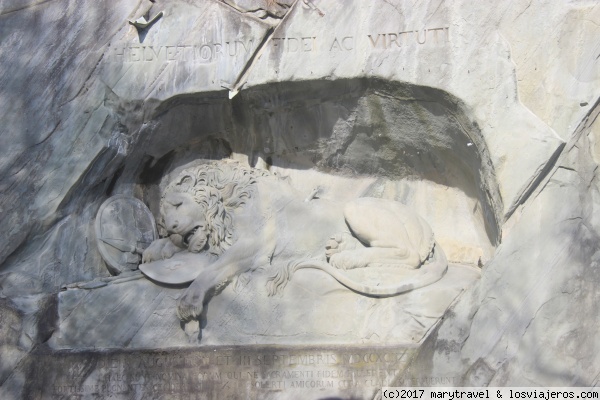 León de piedra
León de piedra tallado en una montaña de Luzerna
