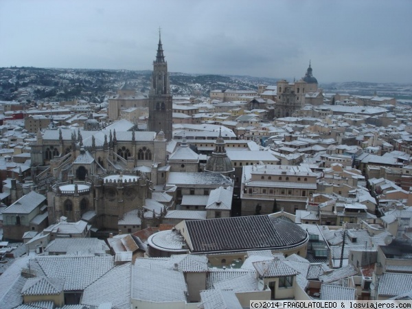 panorámica de Toledo Nevado
Si vienes a Toledo...no dudes subir al valle...panorámicas espectaculares...desde el parador de Toledo, ermita del valle o su famosas Piedra del rey Moro.
