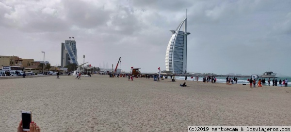 Hotel Burj Al Arab
Vista del hotel desde la playa pública de Jumeirah

