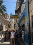 Bodeguita y catedral al fondo
