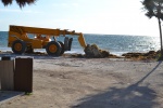 uso de pala mecanica en playa de  grand paladium para quitar algas
algas  en  playa de grand palladium white sand.