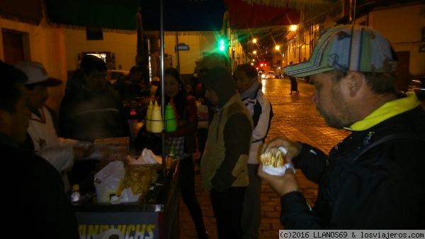 CUZCO
Cenando cerca de la Plaza de Armas, unos bocadillos riquisimos y por 1,5€
