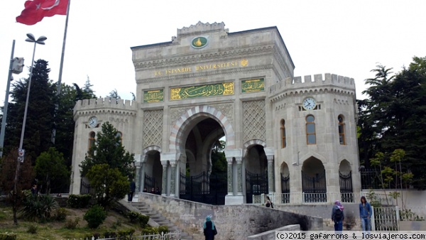 Universidad Estambul
Universidad - Junto al gran zoco
