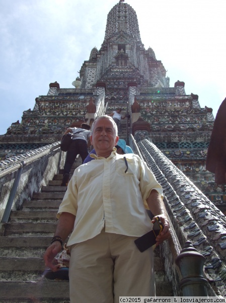 Wat Arun - Templo del amanecer
Wat Arun - Templo del amanecer- empinadas escaleras de acceso.
