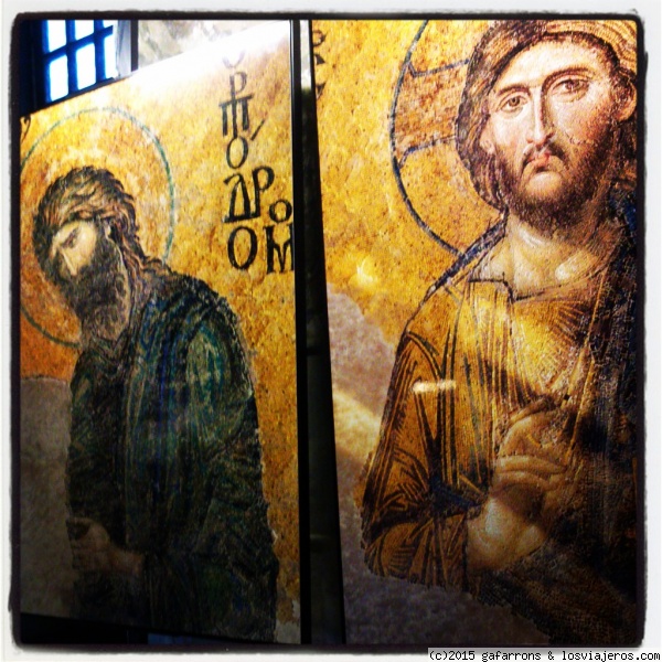 Iconos sacros.
Iconos sacros, en el interior de Santa Sofía, antigua catedral, después  mezquita hoy museo.
