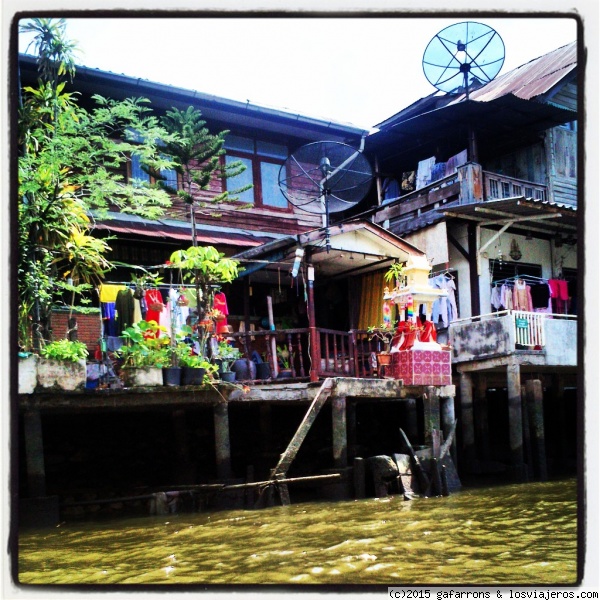 casas a la orilla del rio ✈️ Fotos de Tailandia ✈️ Los Viajeros