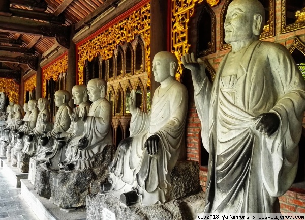 Budas
Budas en el templo de Ninh Binh.
