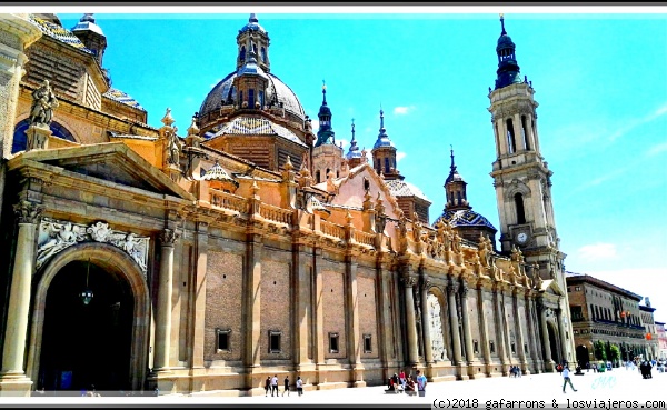 Basílica - Catedral del Pilar
Basilica del Pilar en Zaragoza, hermosa como ella misma, a la orilla del Ebro.
