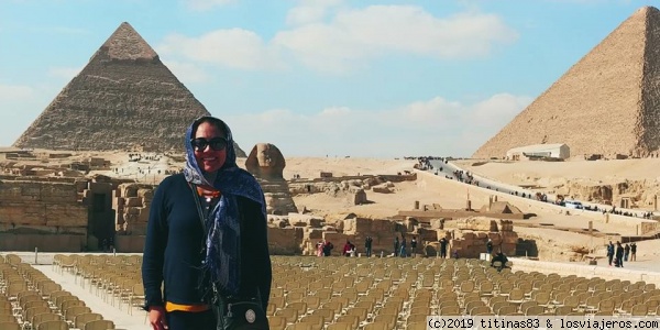 La gran Esfinge de Giza
Lo primero que te vas a encontrar es a la Gran Esfinge de Giza desde donde tienes unas vistas impresionantes de las Pirámides de Keops, Kefren y Micerinos y podrás hacerte la típica foto turística.
