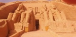Fachada del templo y los Colosos de Ramsés II