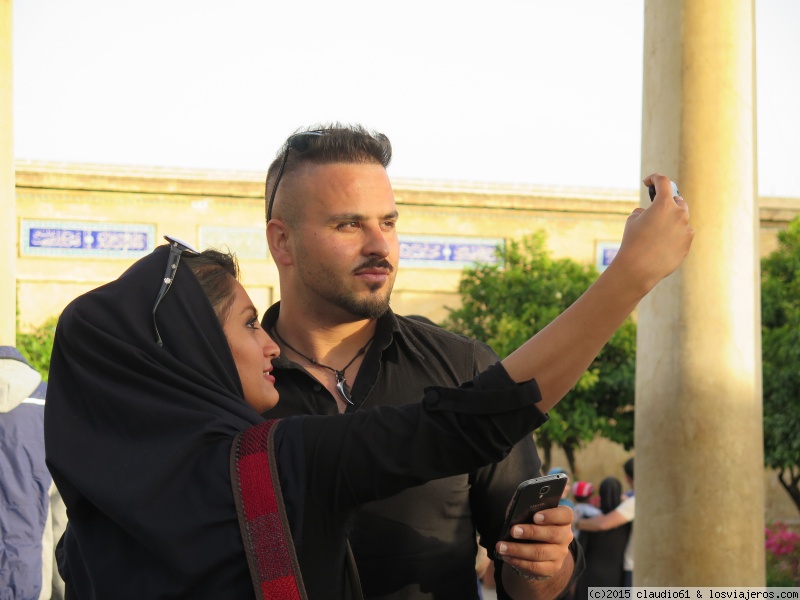 Viajar a  Iran: Shiraz - Selfie en el mausoleo de Hafez, Shiraz (Shiraz)