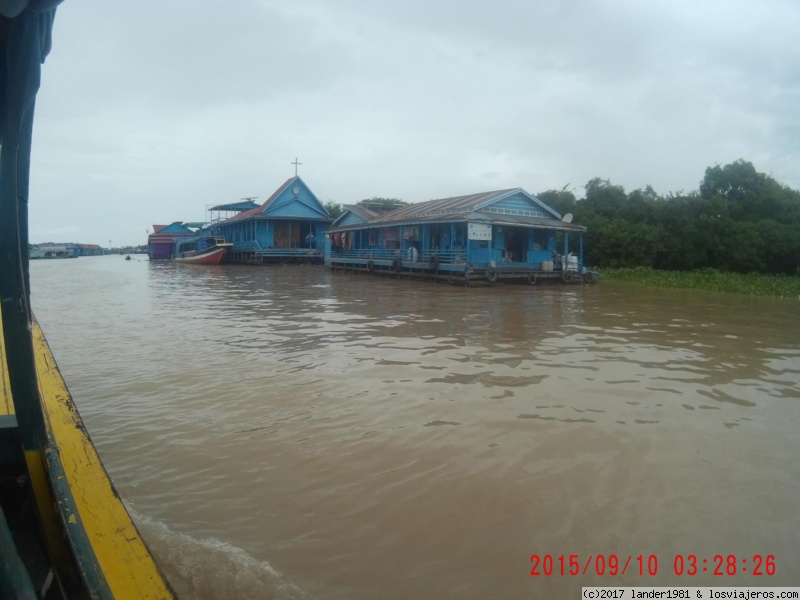 Viajar a  Camboya: Mercado Flotante - poblado flotante en lago tonle sap (iglesia) (Mercado Flotante)