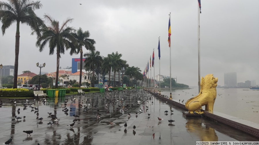 Camboya por libre, 13 días en Octubre de 2022 - Blogs de Camboya - Kratie: delfines del Mekong y Pnom Pen: Museos y Mercados (5)