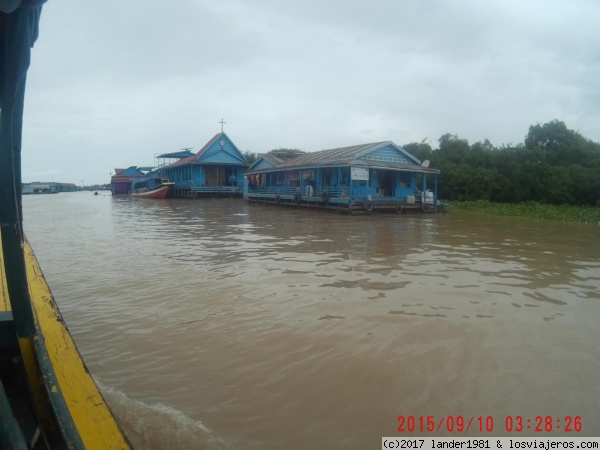 poblado flotante en lago tonle sap (iglesia)
iglesia del poblado flotante en lago tonle sap
