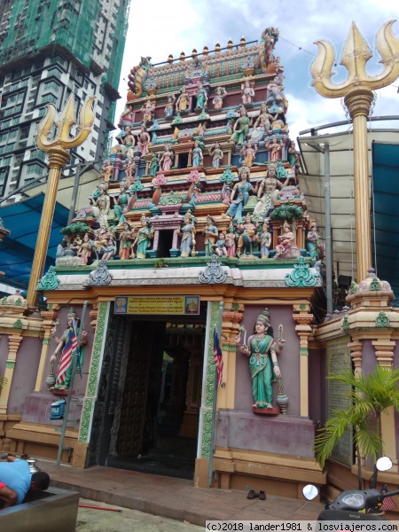 Sri Mahamariamman temple (falso)
uno de los muchos templos que hay con este nombre en Malasia
