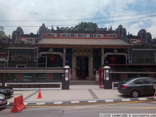 Chan see shu yuen temple
El antes conocido como templo verde ahora es gris
