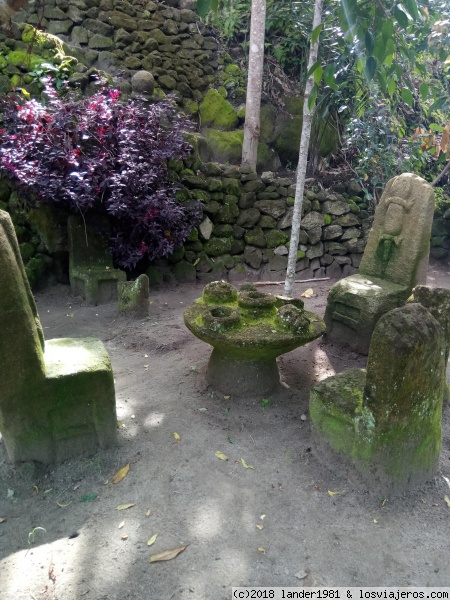 Stone chair of parulubalangan
Stone chair of parulubalangan
