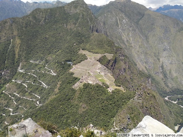 Machu Picchu desde Wayna Picchu
tambien se puede ver la carretera por la que sube el autobus.
