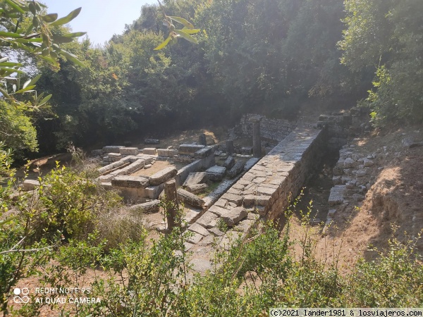 templo dórico en los jardines de Mon Repos en Corfu
templo dórico en los jardines de Mon Repos en Corfu
