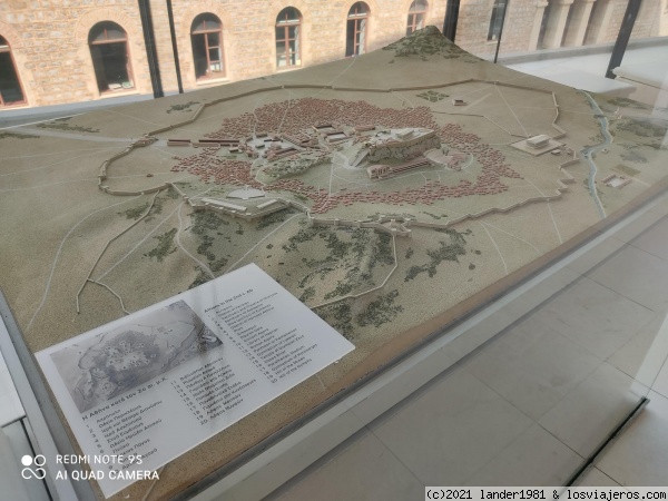 reconstrucción de la antigua Atenas en el museo de la acrópolis
reconstrucción de la antigua Atenas en el museo de la acrópolis
