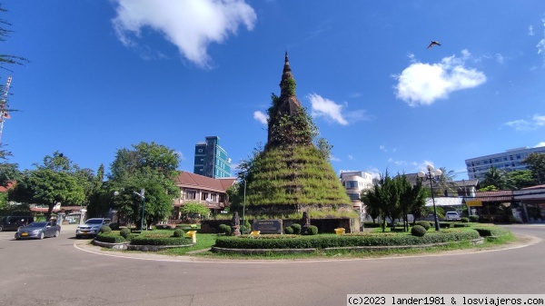 That Dam Stupa en Ventian
That Dam Stupa en Ventian
