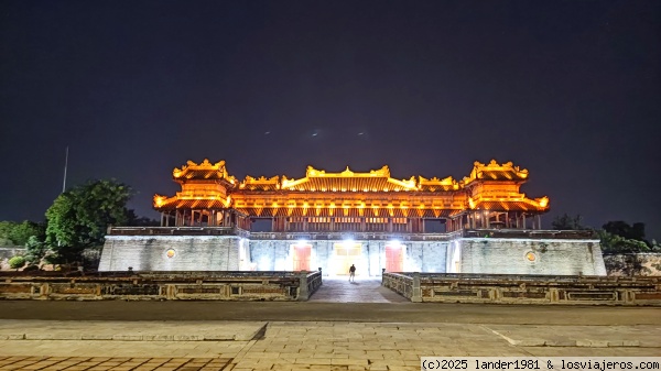 Ciudadela de Hue de noche
ciudadela de Hue de noche
