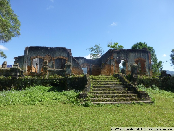 antiguo hospital frances
destruido en la primera guerra de indochina
