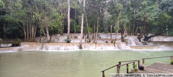 pequeño salto de agua en Tat sae
muy parecido a los de Kuang Si pero aquí el agua no es azulada.
