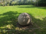 Esfera de piedra en Finca 6