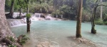 pequeño salto de agua en Kuang Si