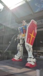 Gundam en la entrada de Siam Center