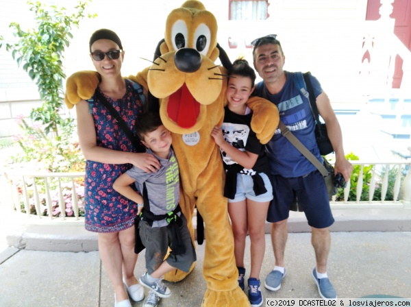 con Pluto
Foto en Disneyland París
