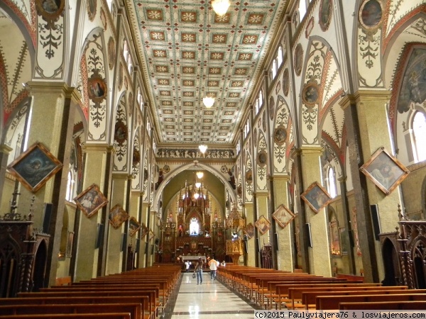 Interior de la Basílica
Creo que al ver la foto, no se necesita hacer la descripción de ella.. Realmente espectacular...

