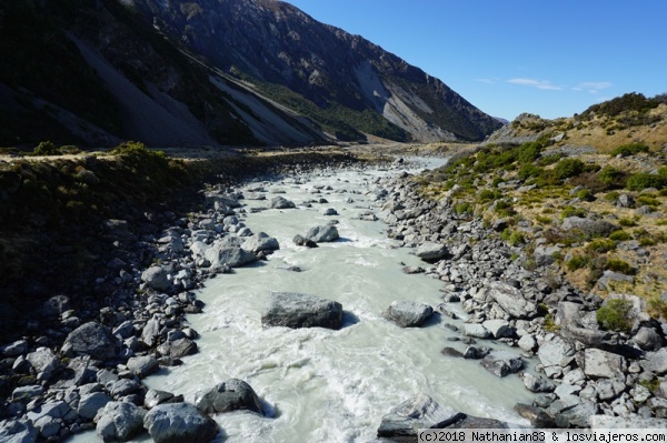 Río Hooker
Puente sobre el río Hooker al hacer la Hooker Valley Track.
