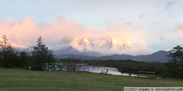 Cuernos del Paine
Amanecer en los Cuernos del Paine desde el hotel Las Cabañas del Paine.
