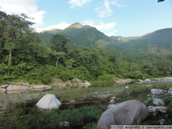 P.N. Pico Bonito
Ahora cambiamos radicalmente de paisaje y nos adentramos en el corazón de Honduras y el P.N de Pico Bonito, representa las montañas más altas de este país.
