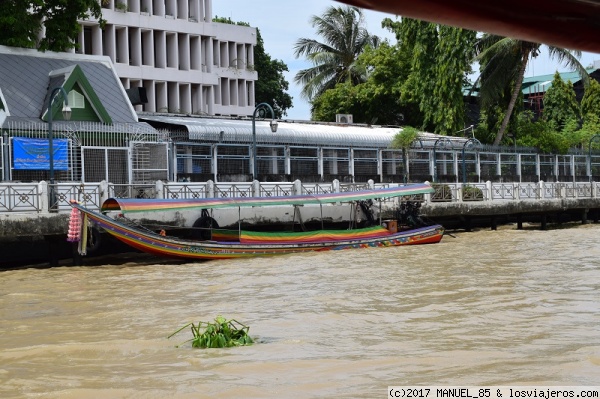 Barco
Transporte en barco por Bangkok
