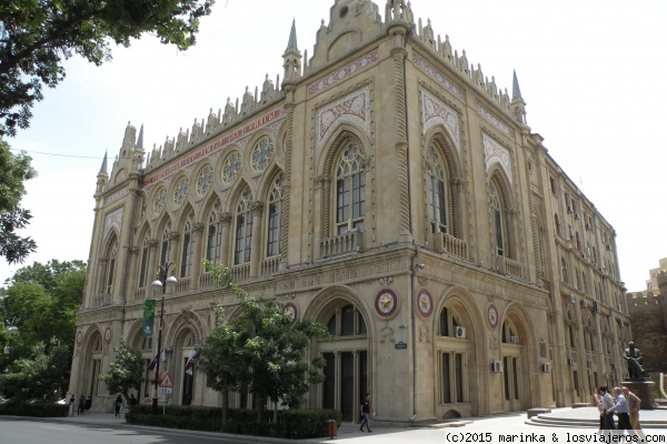 Un edificio en Bacú
Un edificio en Bacú
