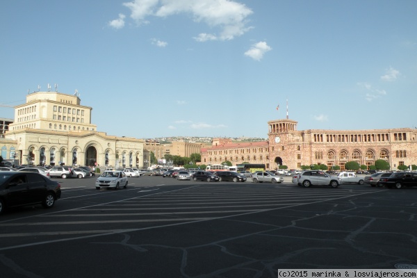 La plaza de República en Ereván
La plaza de República en Ereván
