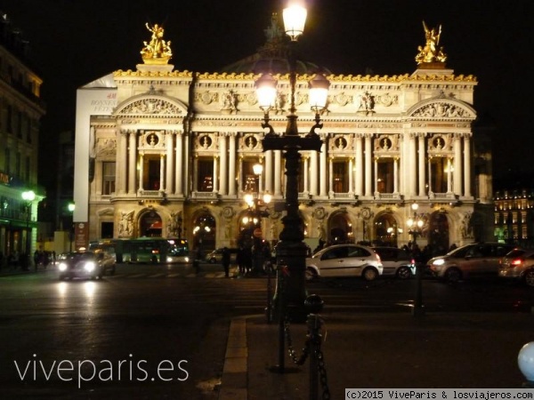 Ópera de París
La Ópera Garnier es un lugar indispensable también en una visita a París, tanto de día como de noche.
