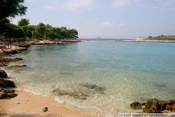 Playa de la isla Milni
Playa de la isla Milni frente a la isla de Hvar
