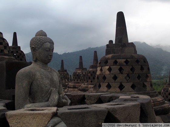 Borobudur
Borobudur
