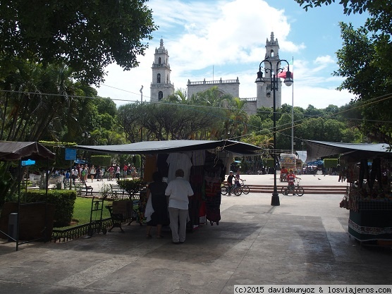 CATEDRAL DE MERIDA
Foto de la plaza principal de Mérida con la catedral al fondo
