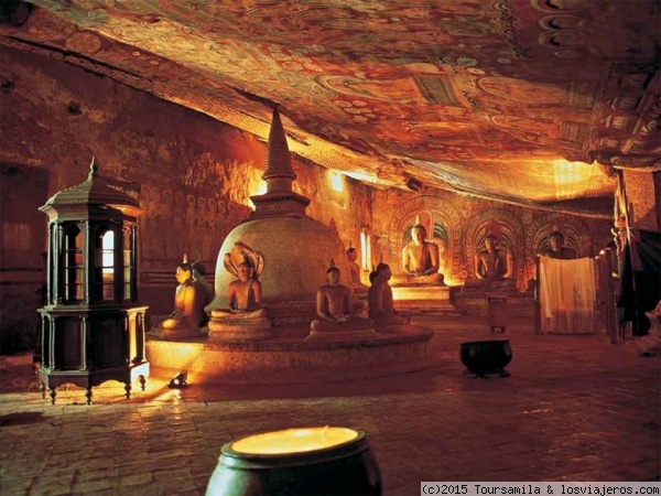 Dambulla Goldern Cave Temple
This is the beautiful cave temple in Sri Lanka. 153 statues of Buddhas can see in five caves.
