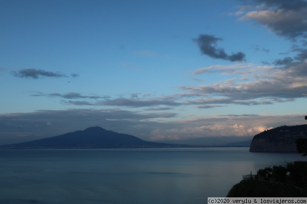 Vesubio desde Sorrento
Vistas del Vesubio y el Golfo de Nápoles desde Sorrento.
